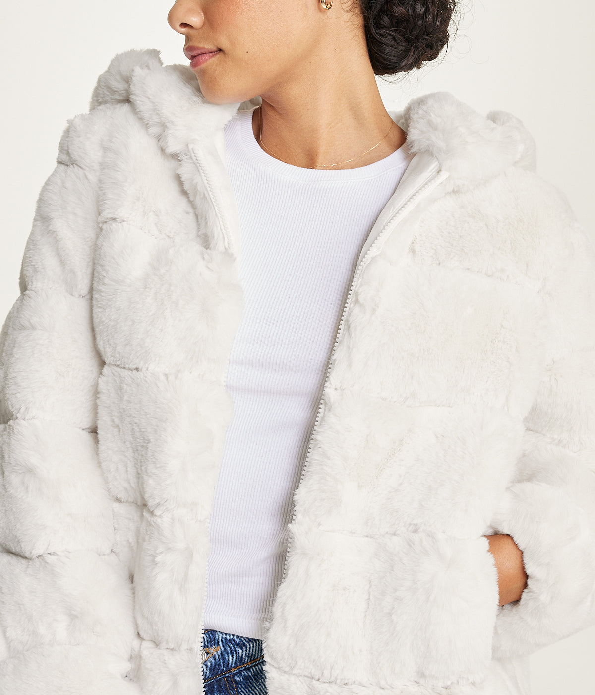 Short Faux Fur With Hood Ivory - Image 3
