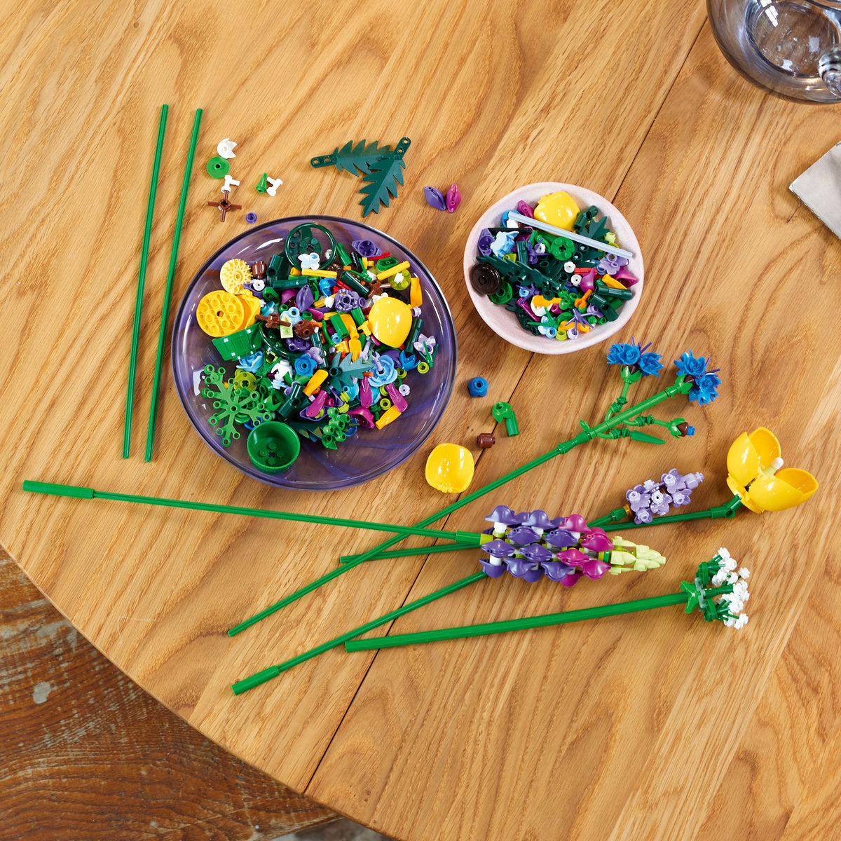 LEGO? Icons Wildflower Bouquet 10313 Building Set 939 Pieces - Image 8