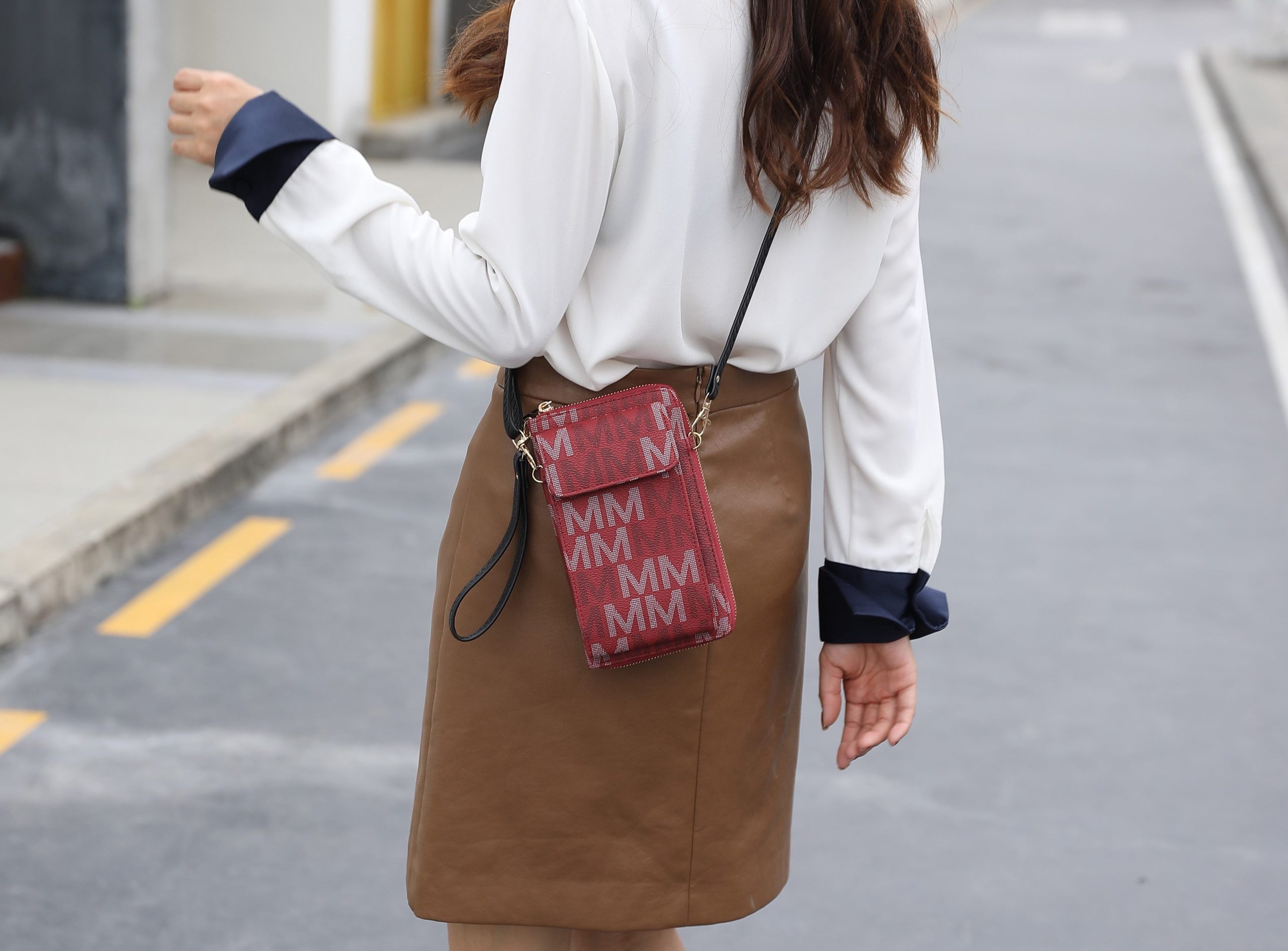 Cossetta Phone Crossbody - Image 2