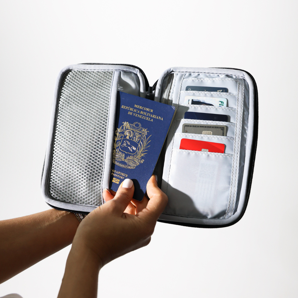 PASSPORT WALLET BLACK - Image 2