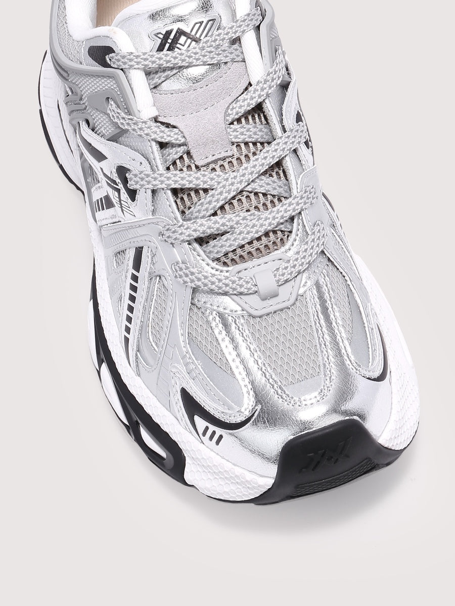 East Women - Image 4